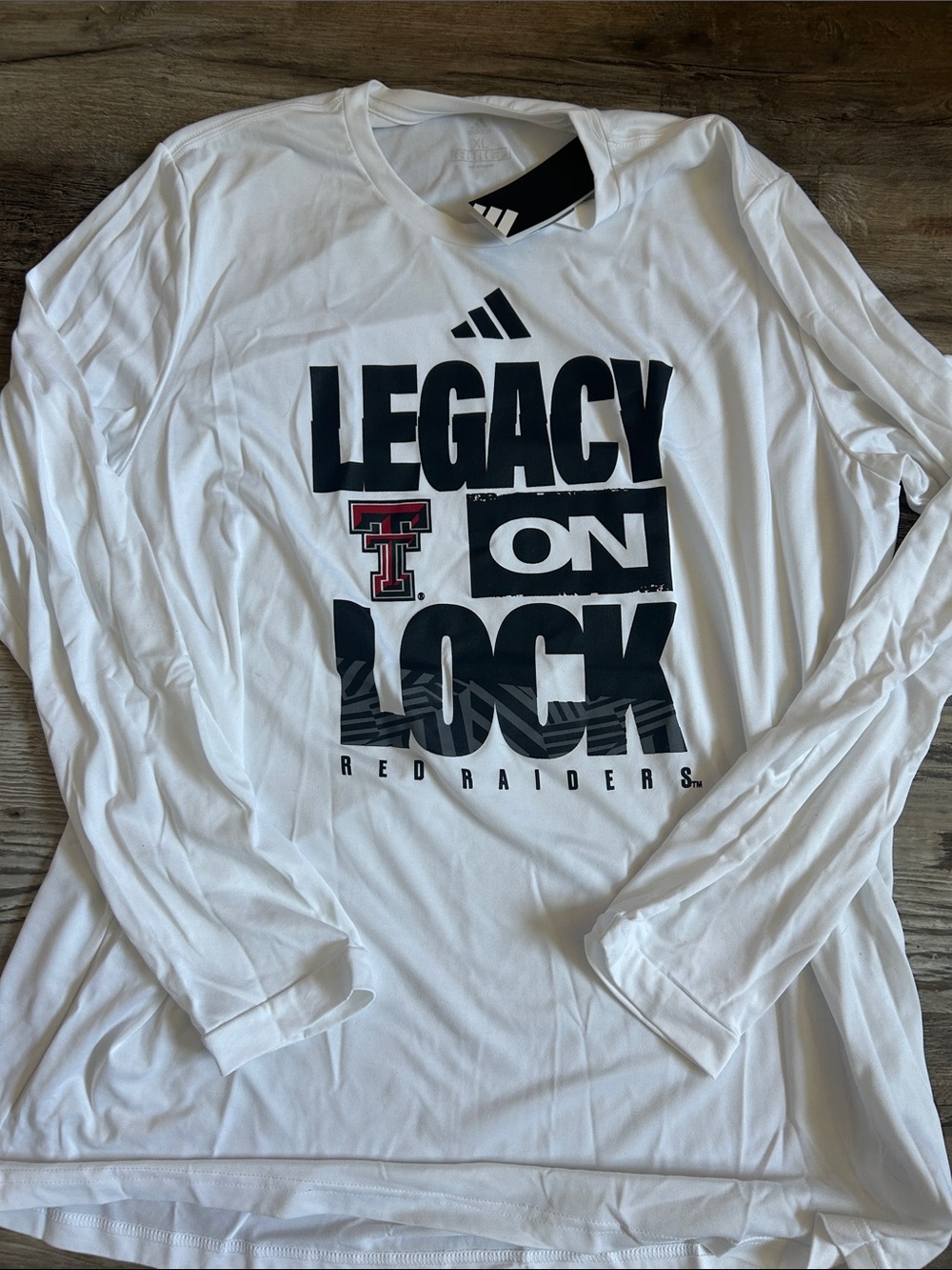 adidas Men’s White Long Sleeve Texas tech Tee with Black & Red Graphics xl